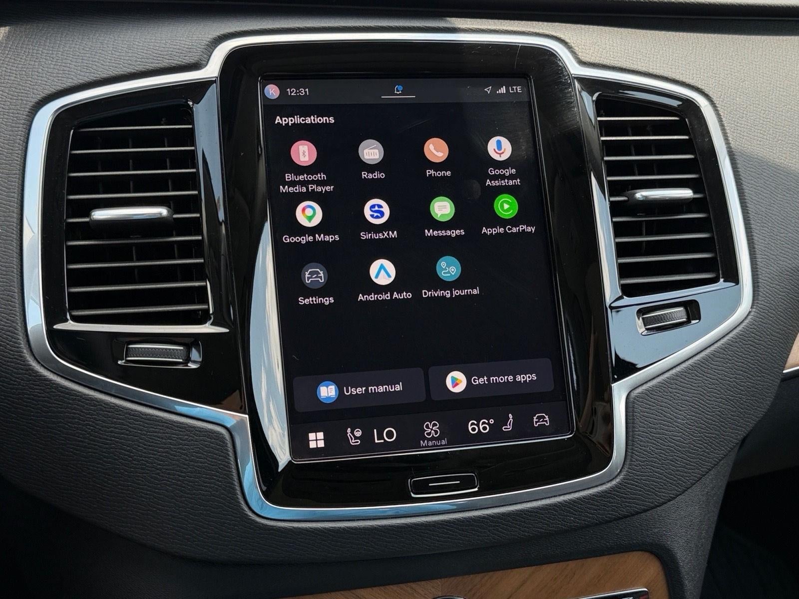 2024 Volvo XC90 Plus Bright Theme