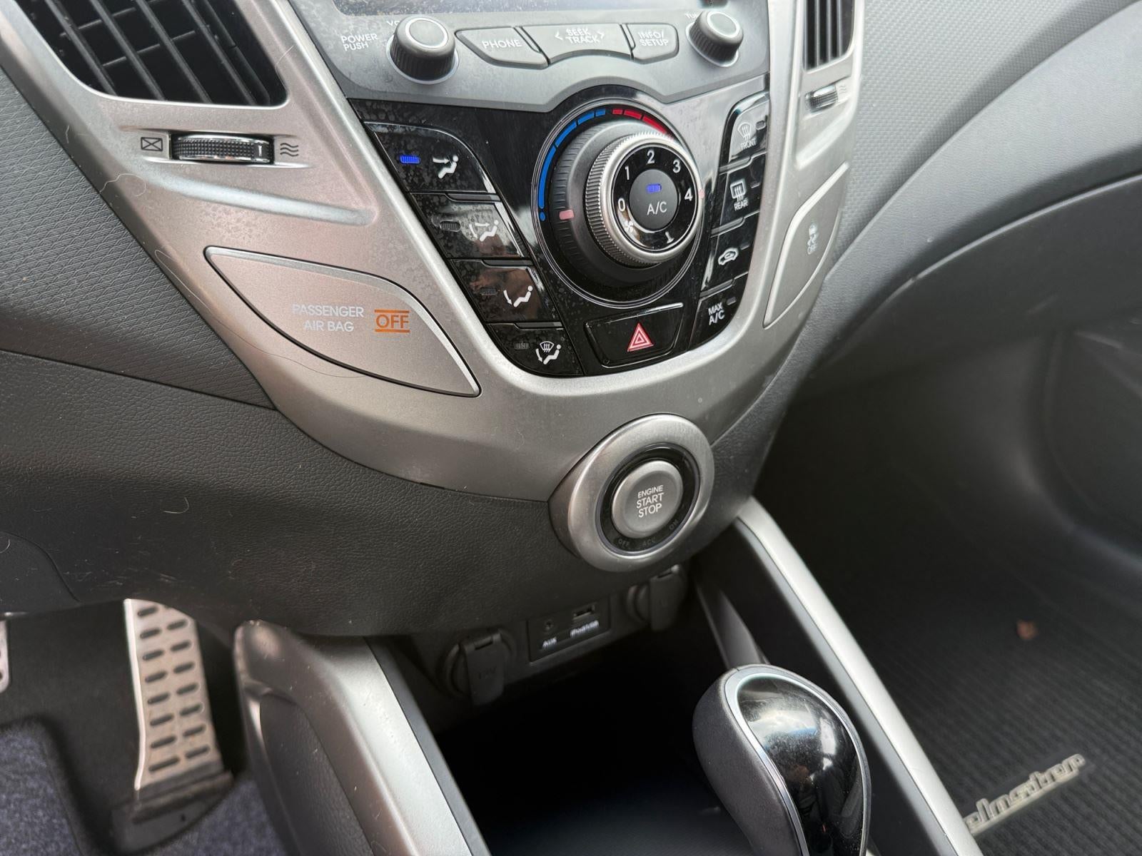 2012 Hyundai Veloster w/Black Int