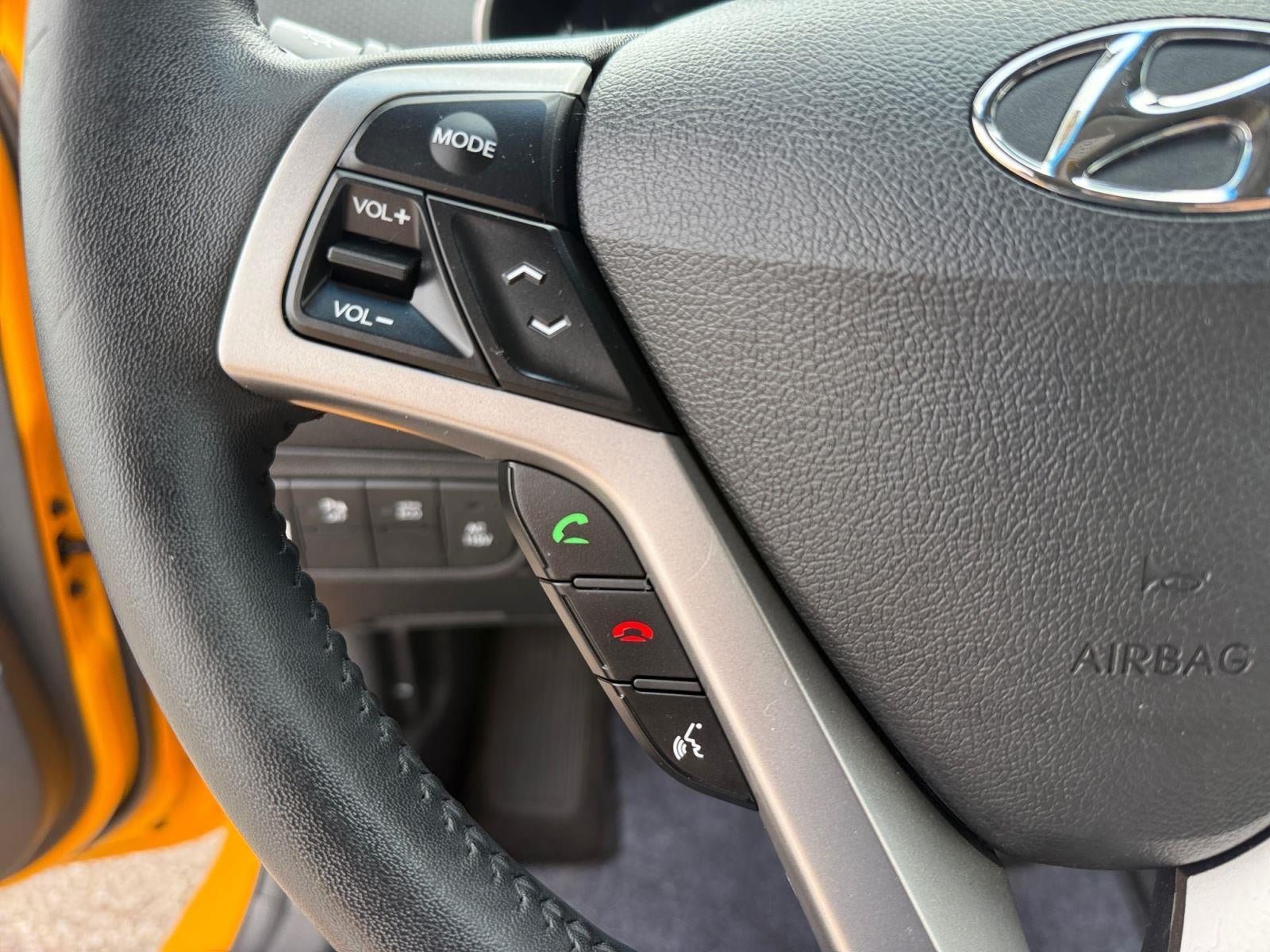 2012 Hyundai Veloster w/Black Int