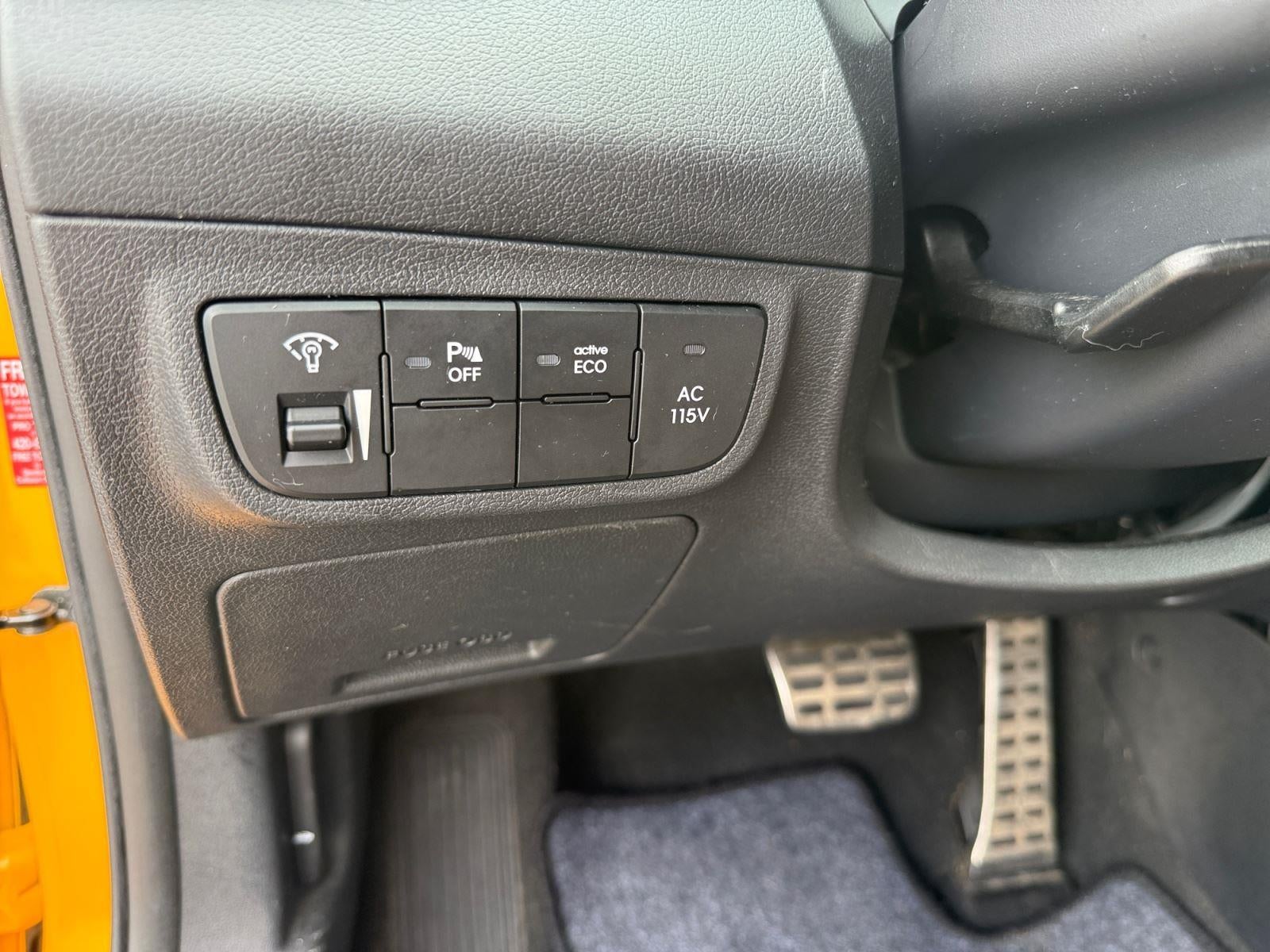 2012 Hyundai Veloster w/Black Int