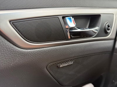 2012 Hyundai Veloster w/Black Int