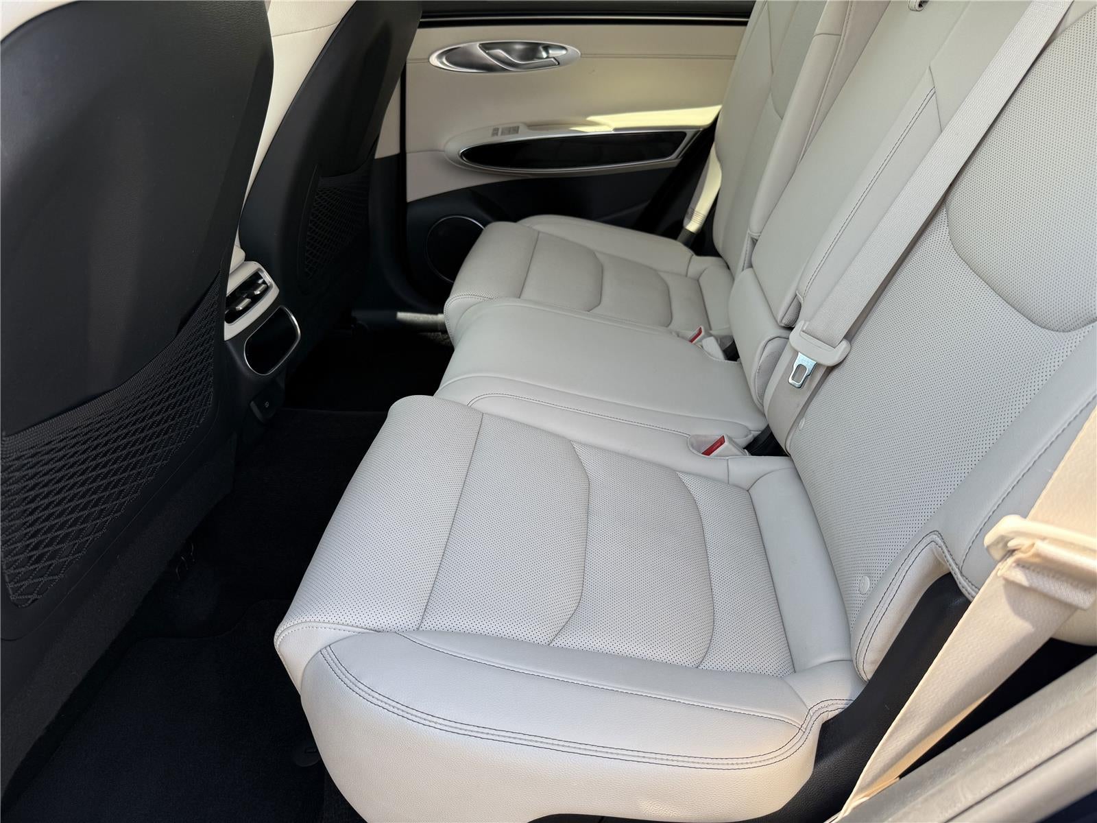 2022 Genesis GV70 2.5T