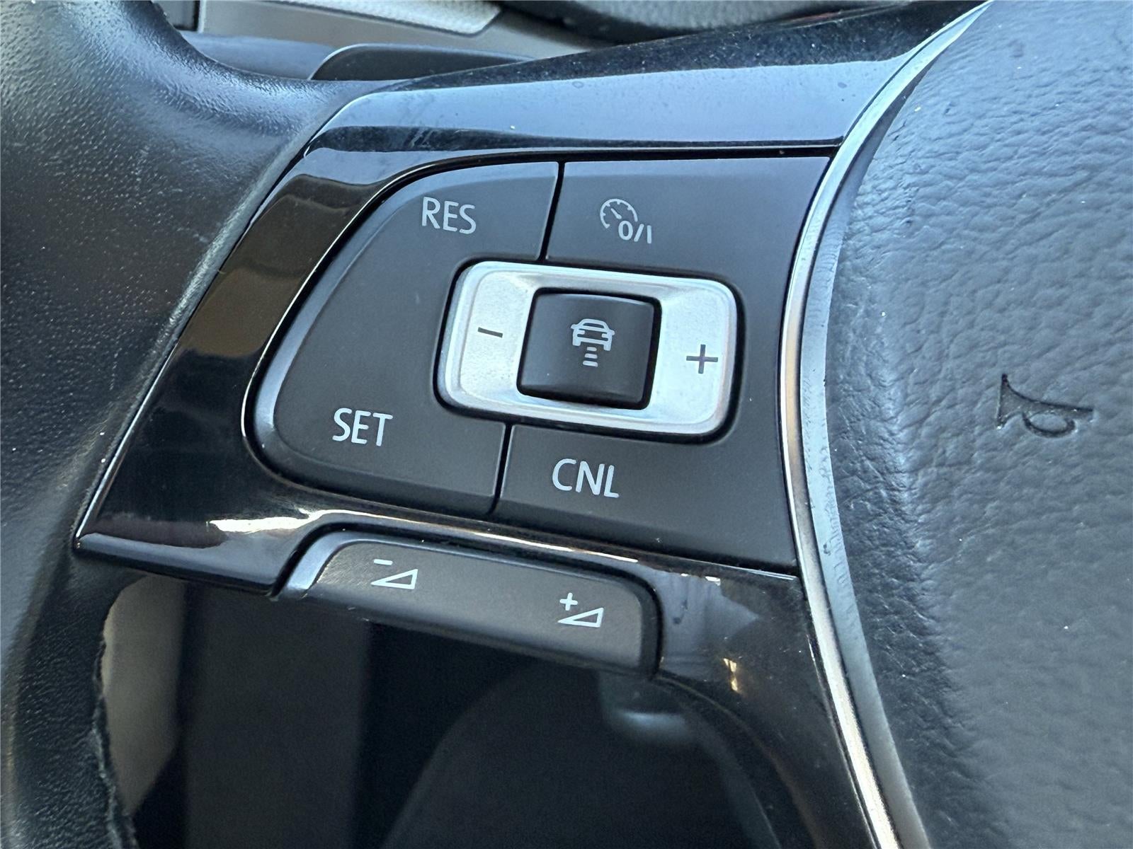 2018 Volkswagen Passat R-Line