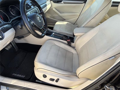 2018 Volkswagen Passat R-Line
