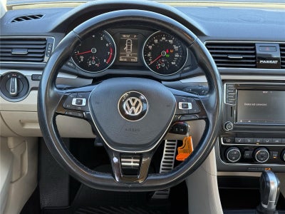 2018 Volkswagen Passat R-Line