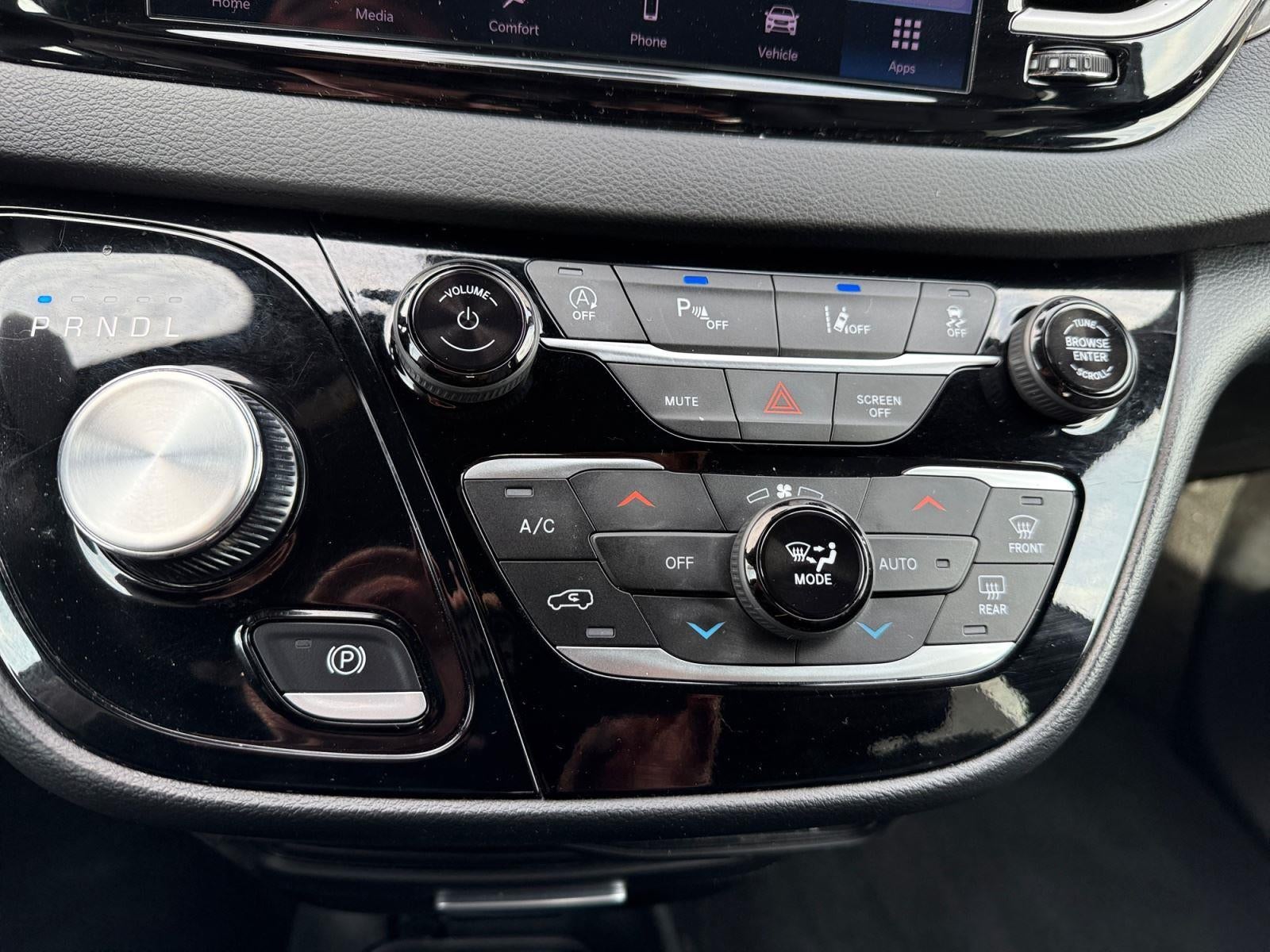 2025 Chrysler Pacifica Select