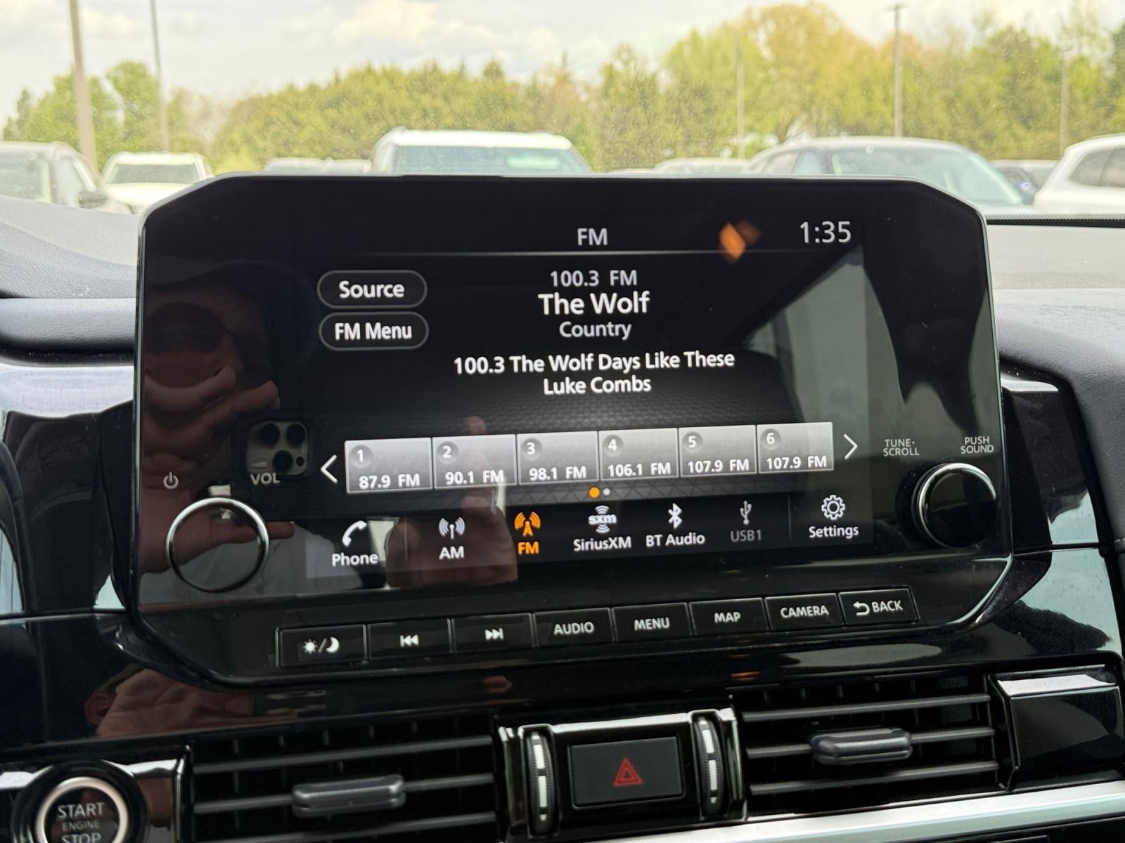 2023 Nissan Pathfinder SL