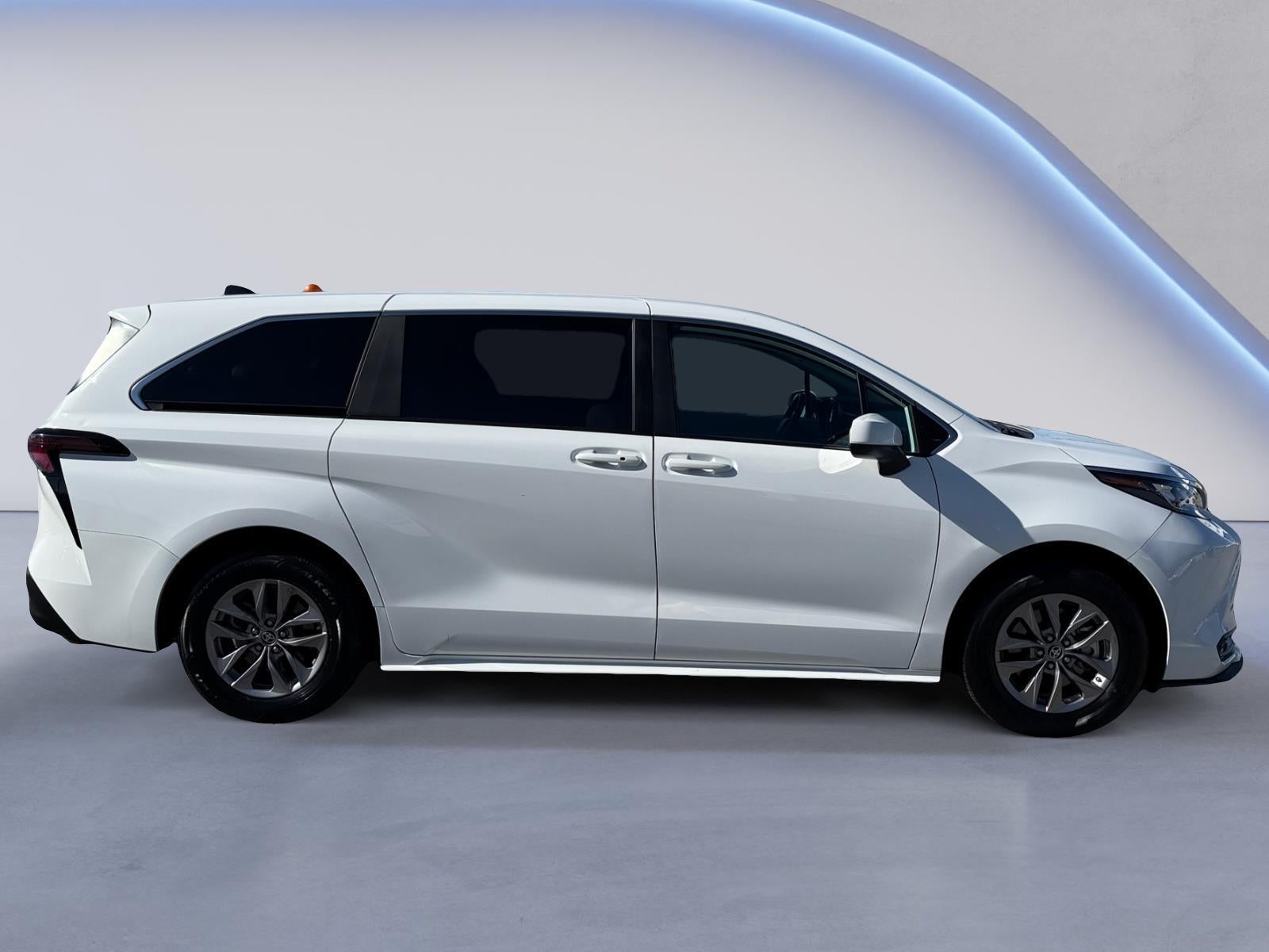 2024 Toyota Sienna LE