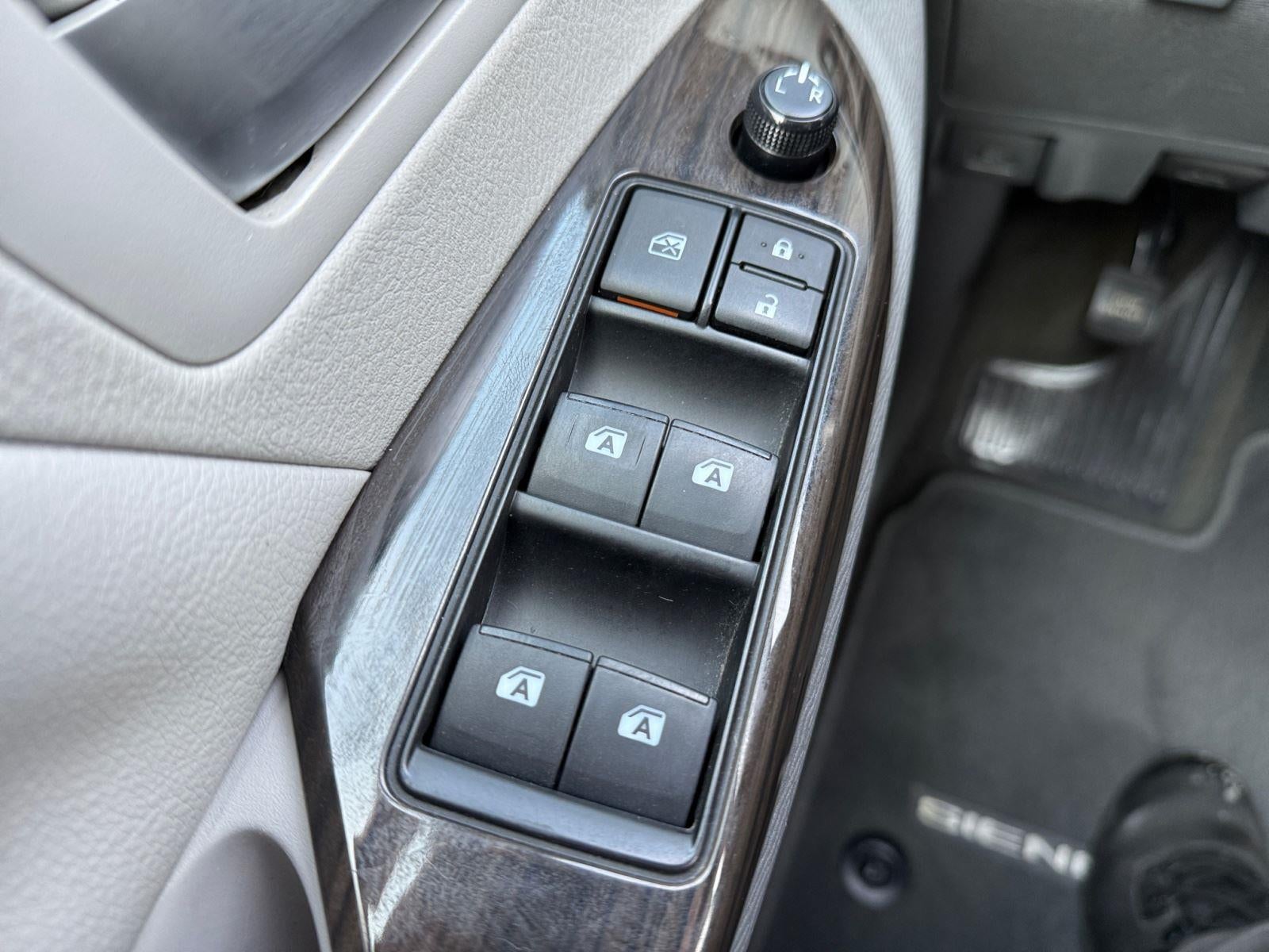 2018 Toyota Sienna XLE 8-Passenger