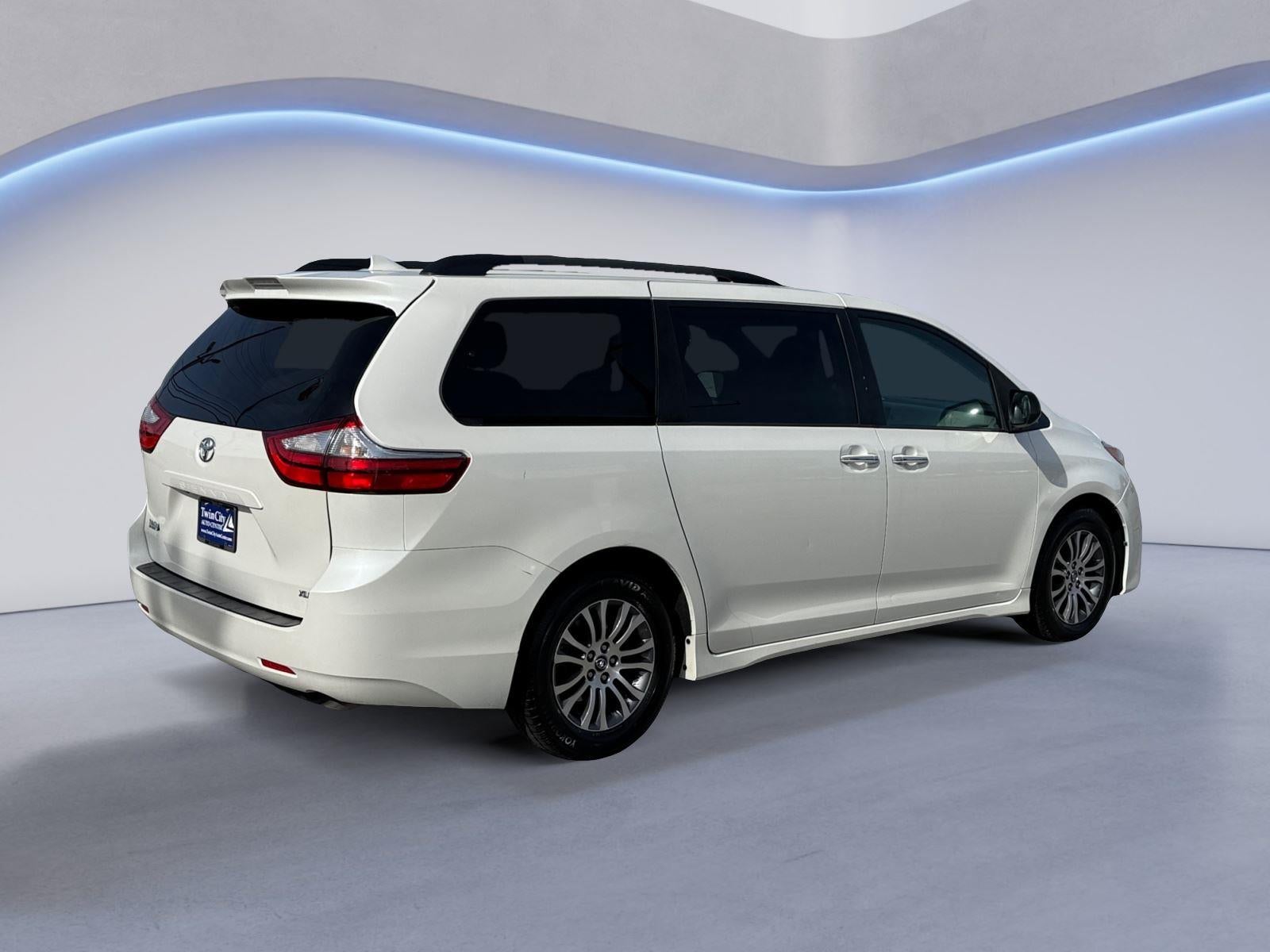 2018 Toyota Sienna XLE 8-Passenger