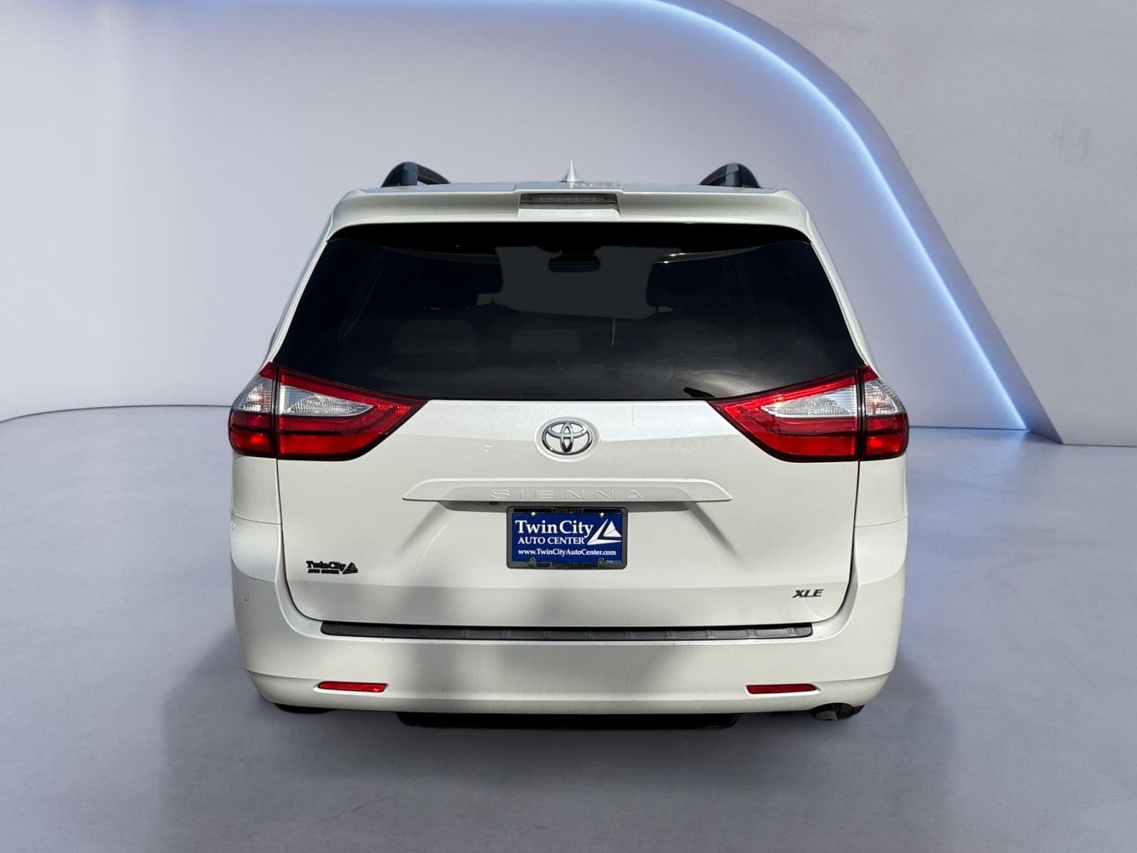 2018 Toyota Sienna XLE 8-Passenger