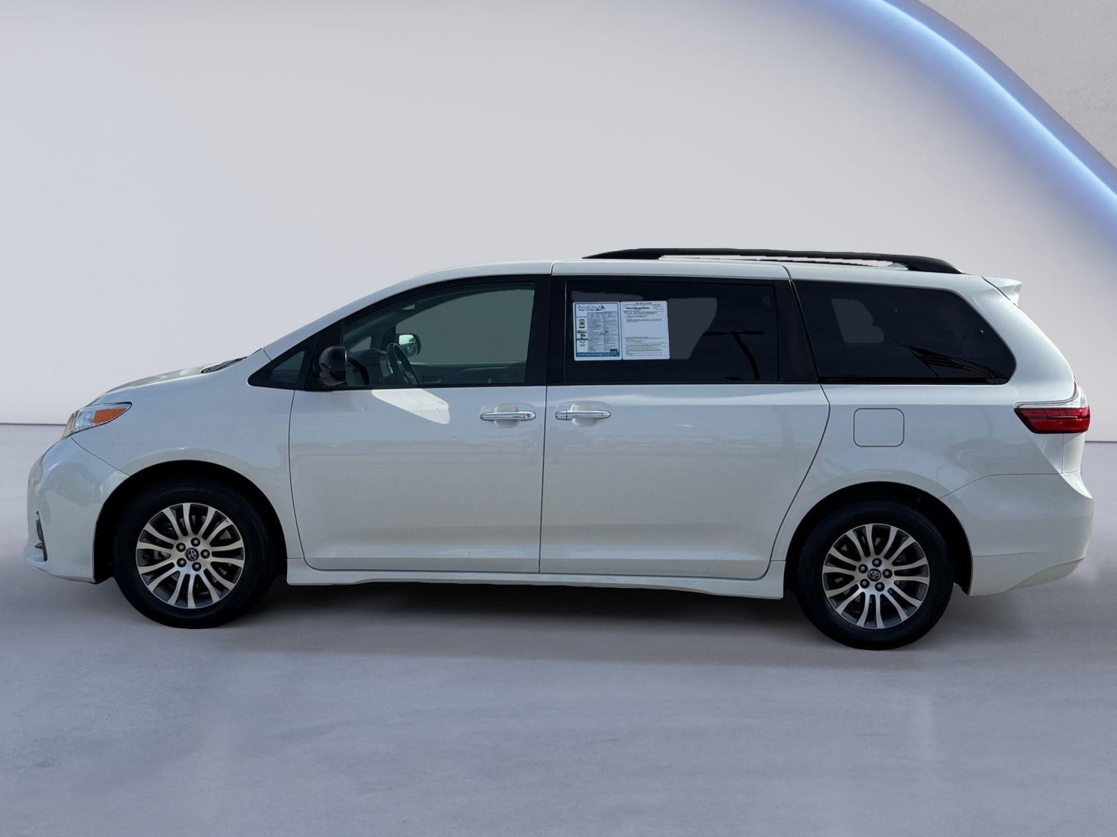2018 Toyota Sienna XLE 8-Passenger