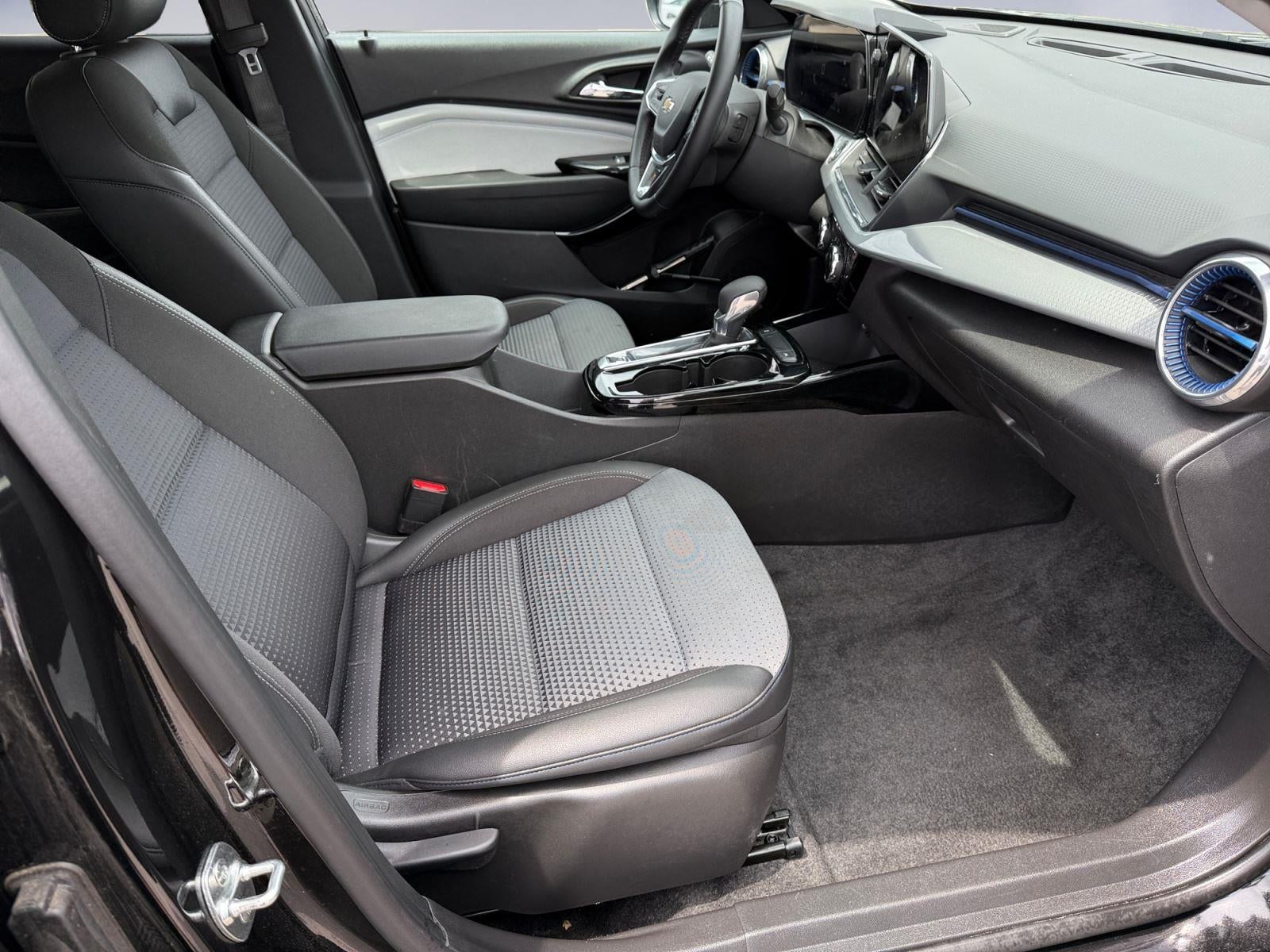 2025 Chevrolet TRAX Base