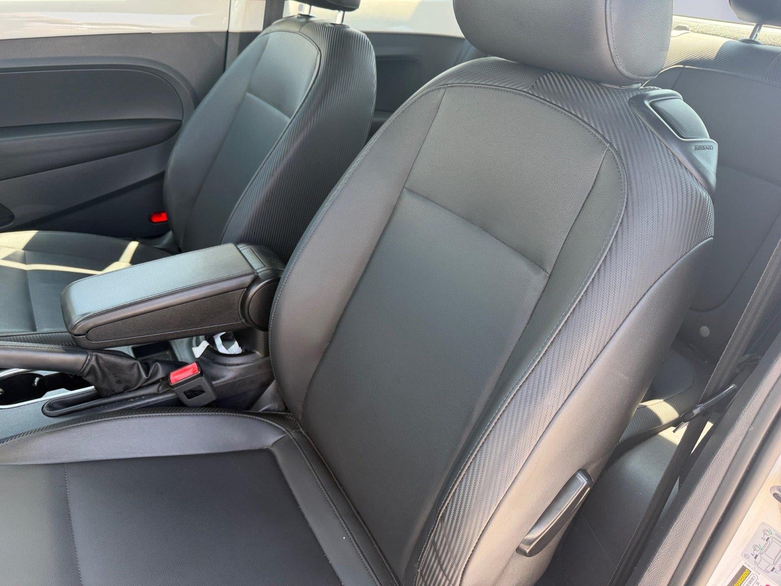 2014 Volkswagen Beetle 2.5L w/Sun/Sound/Nav