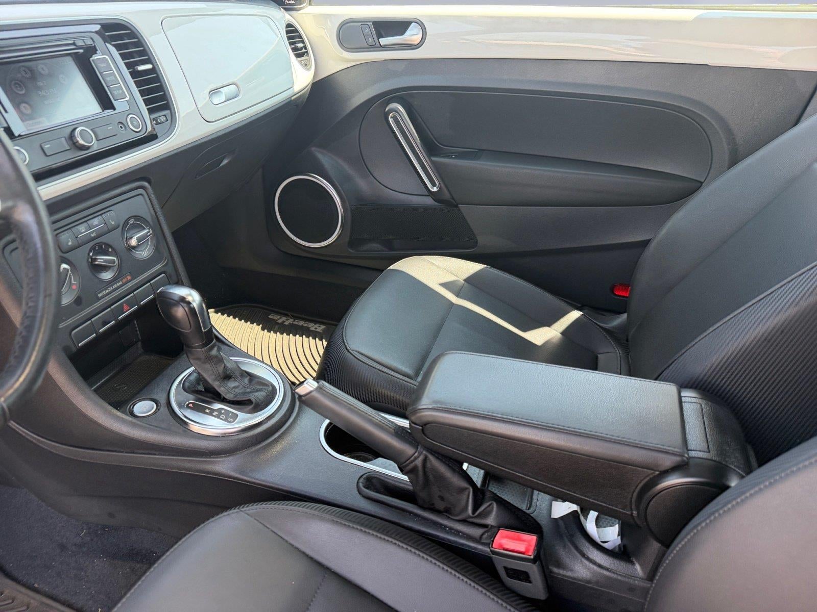 2014 Volkswagen Beetle 2.5L w/Sun/Sound/Nav