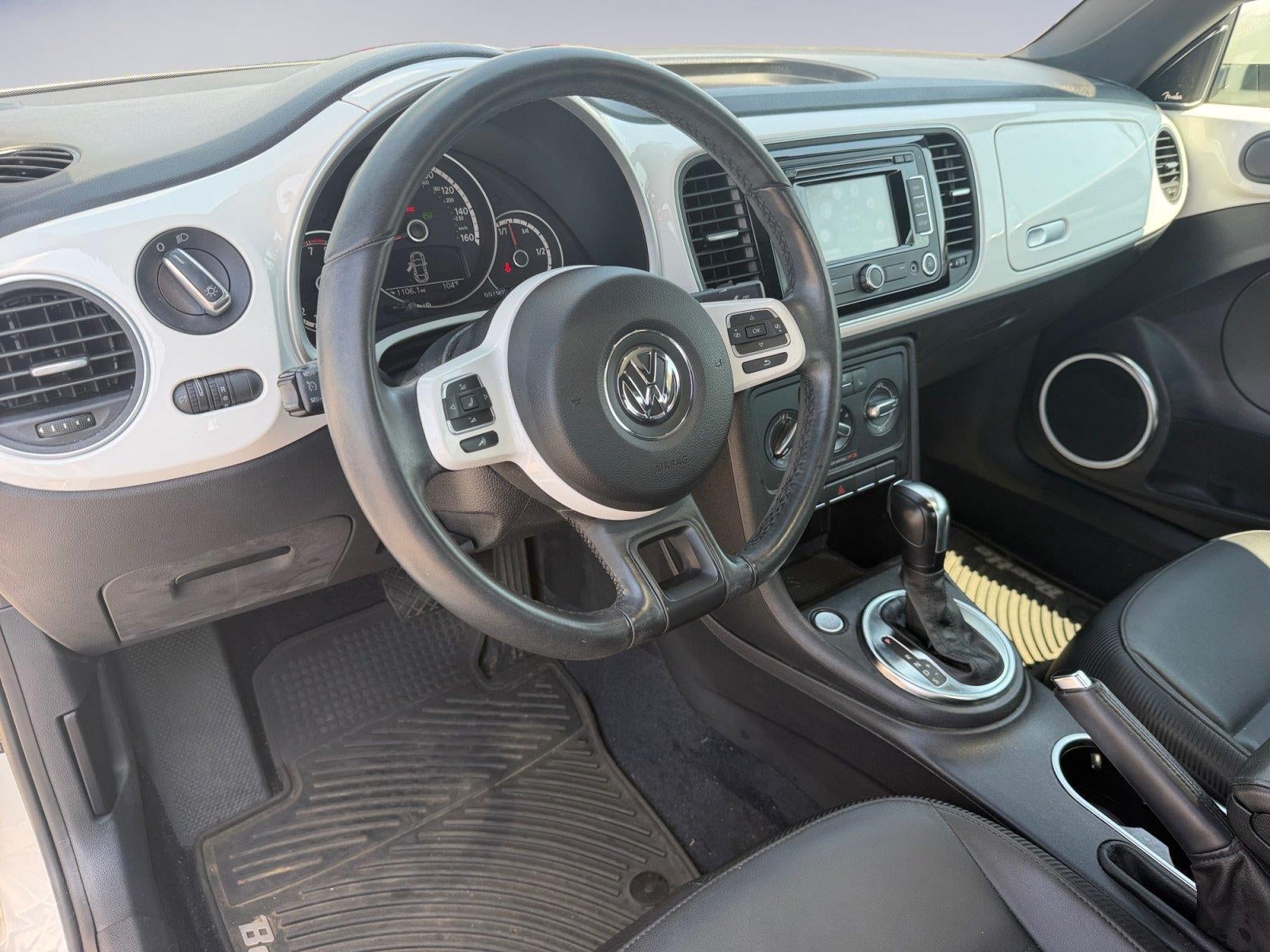 2014 Volkswagen Beetle 2.5L w/Sun/Sound/Nav