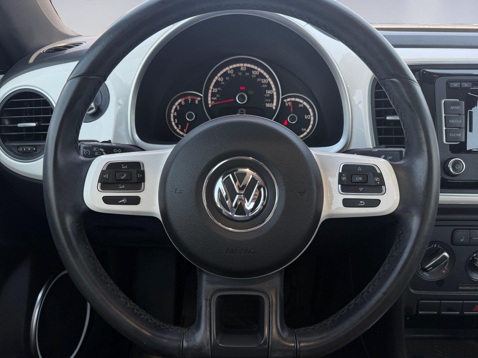 2014 Volkswagen Beetle 2.5L w/Sun/Sound/Nav