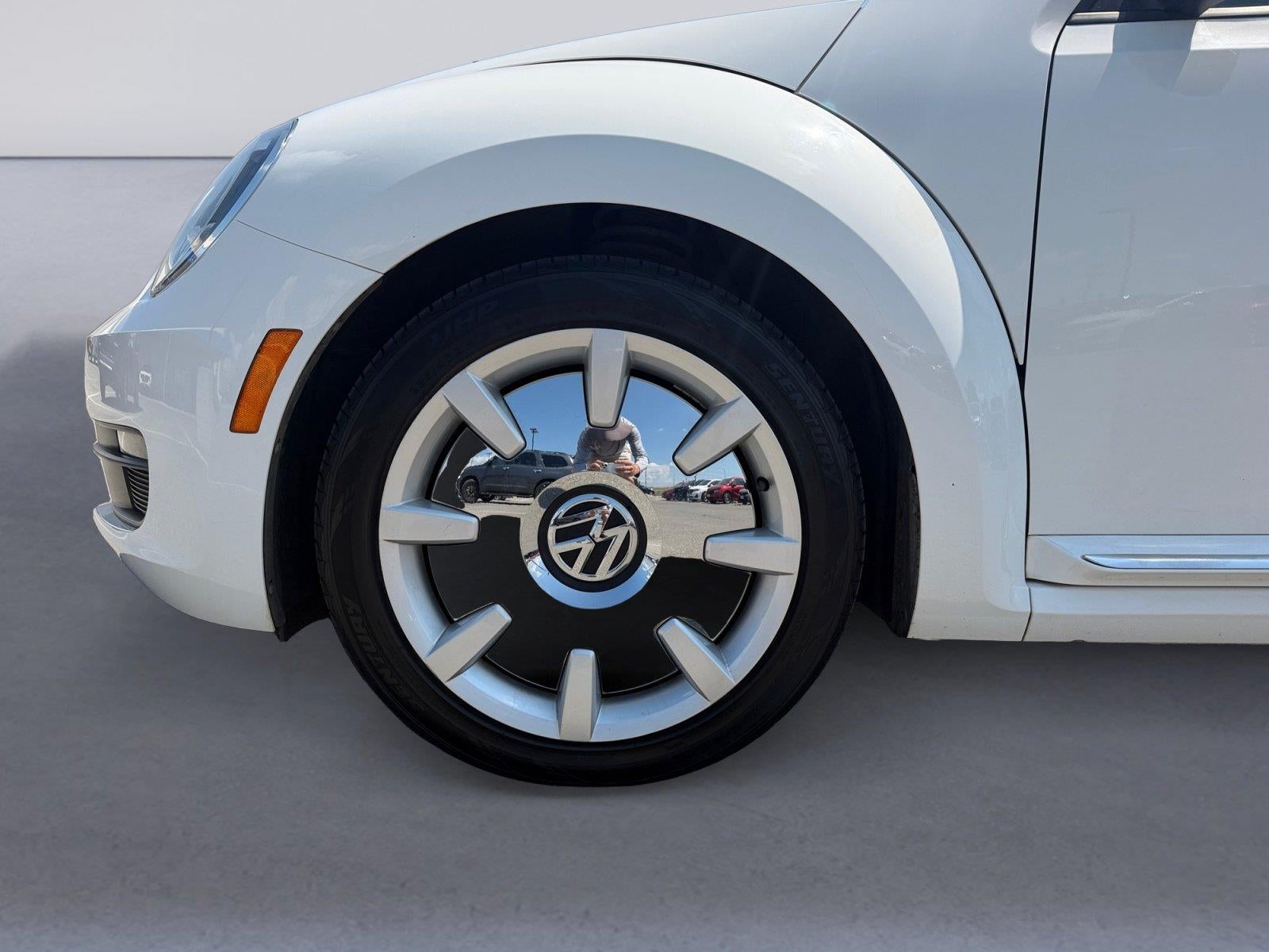 2014 Volkswagen Beetle 2.5L w/Sun/Sound/Nav