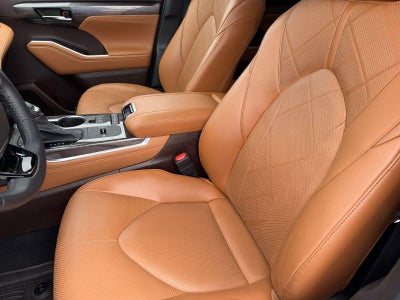 2022 Toyota Highlander Hybrid Platinum