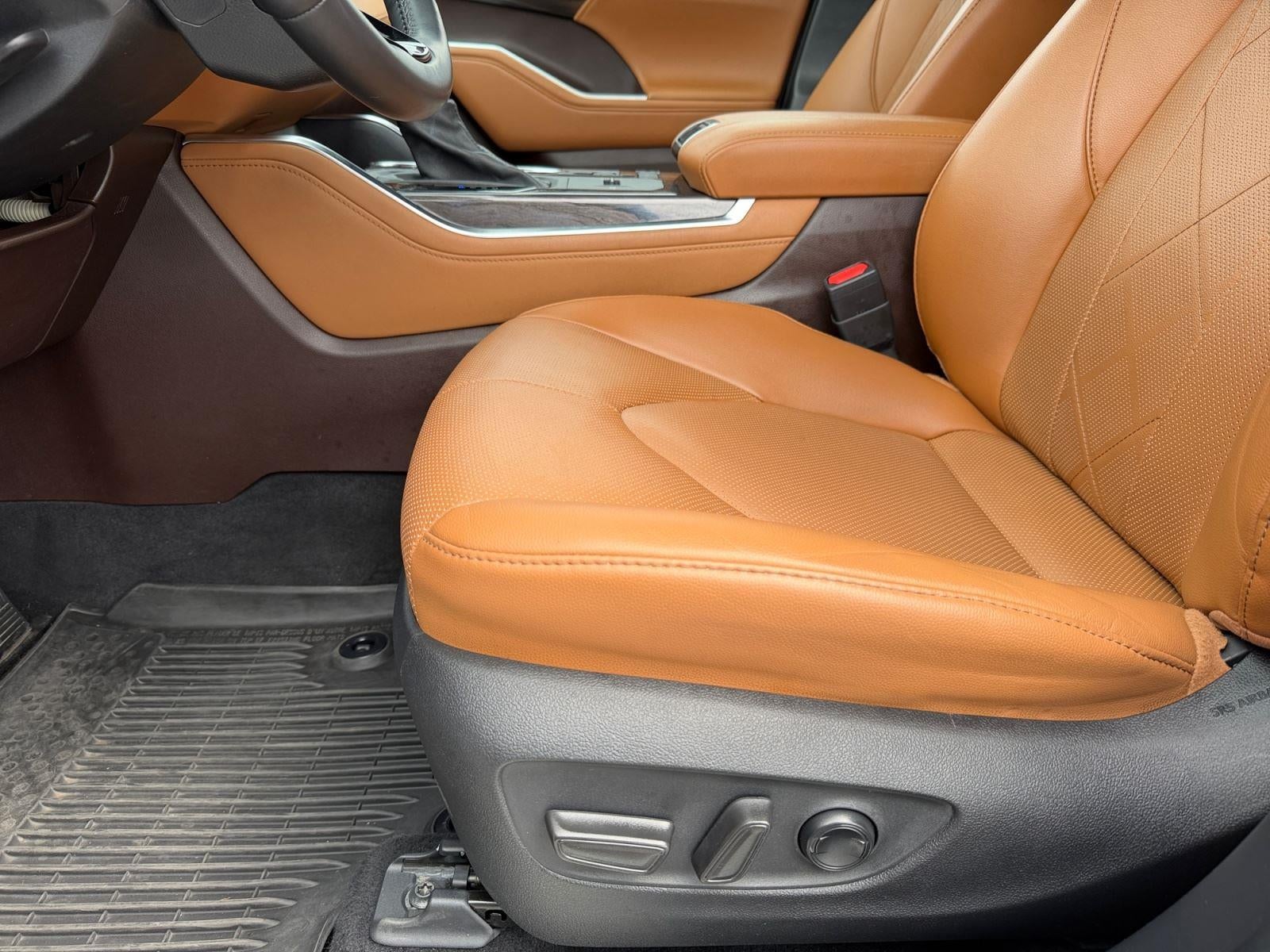 2022 Toyota Highlander Hybrid Platinum