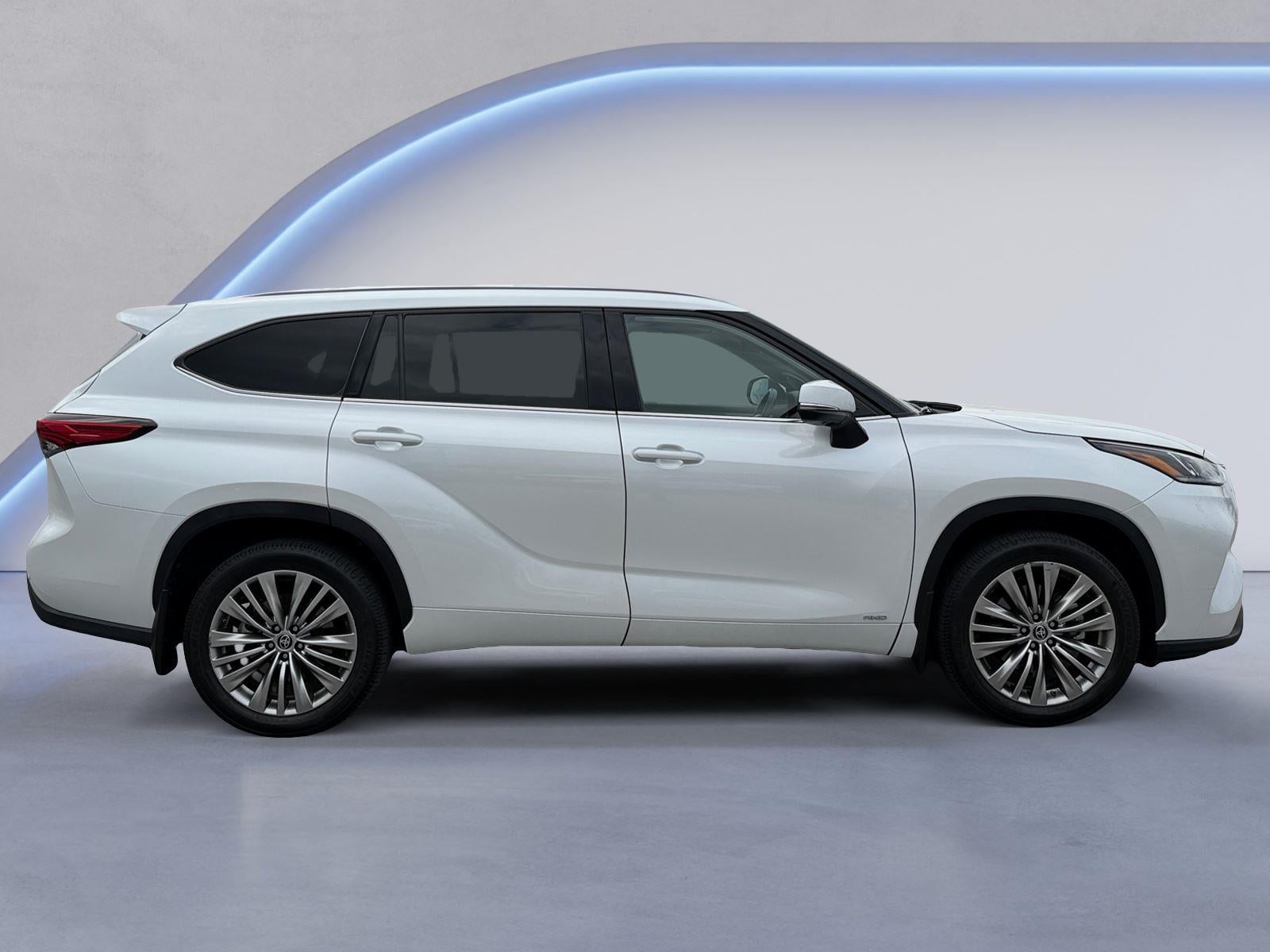 2022 Toyota Highlander Hybrid Platinum