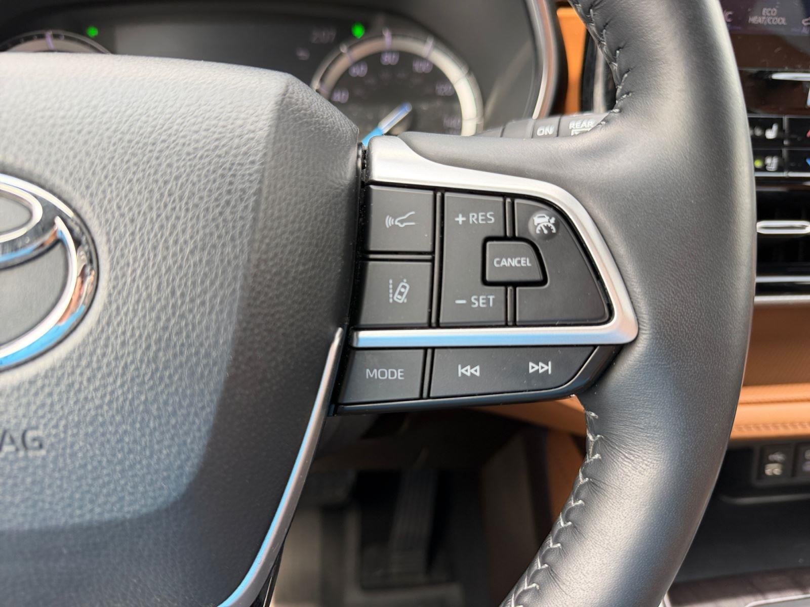 2022 Toyota Highlander Hybrid Platinum