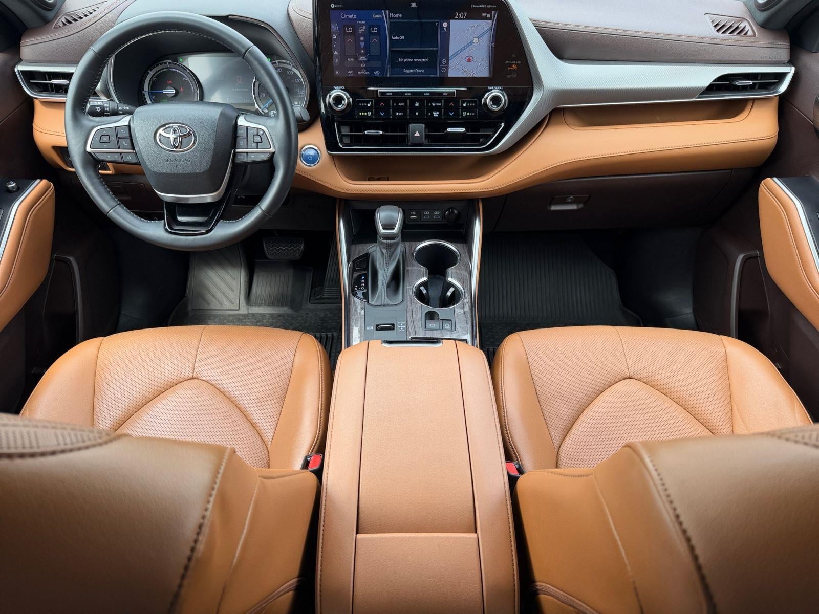 2022 Toyota Highlander Hybrid Platinum