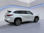 2022 Toyota Highlander Hybrid Platinum