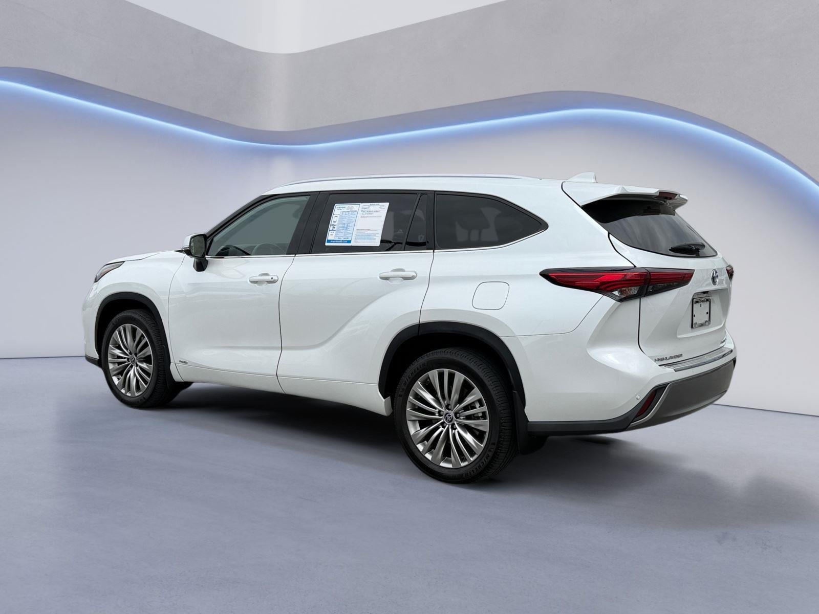 2022 Toyota Highlander Hybrid Platinum
