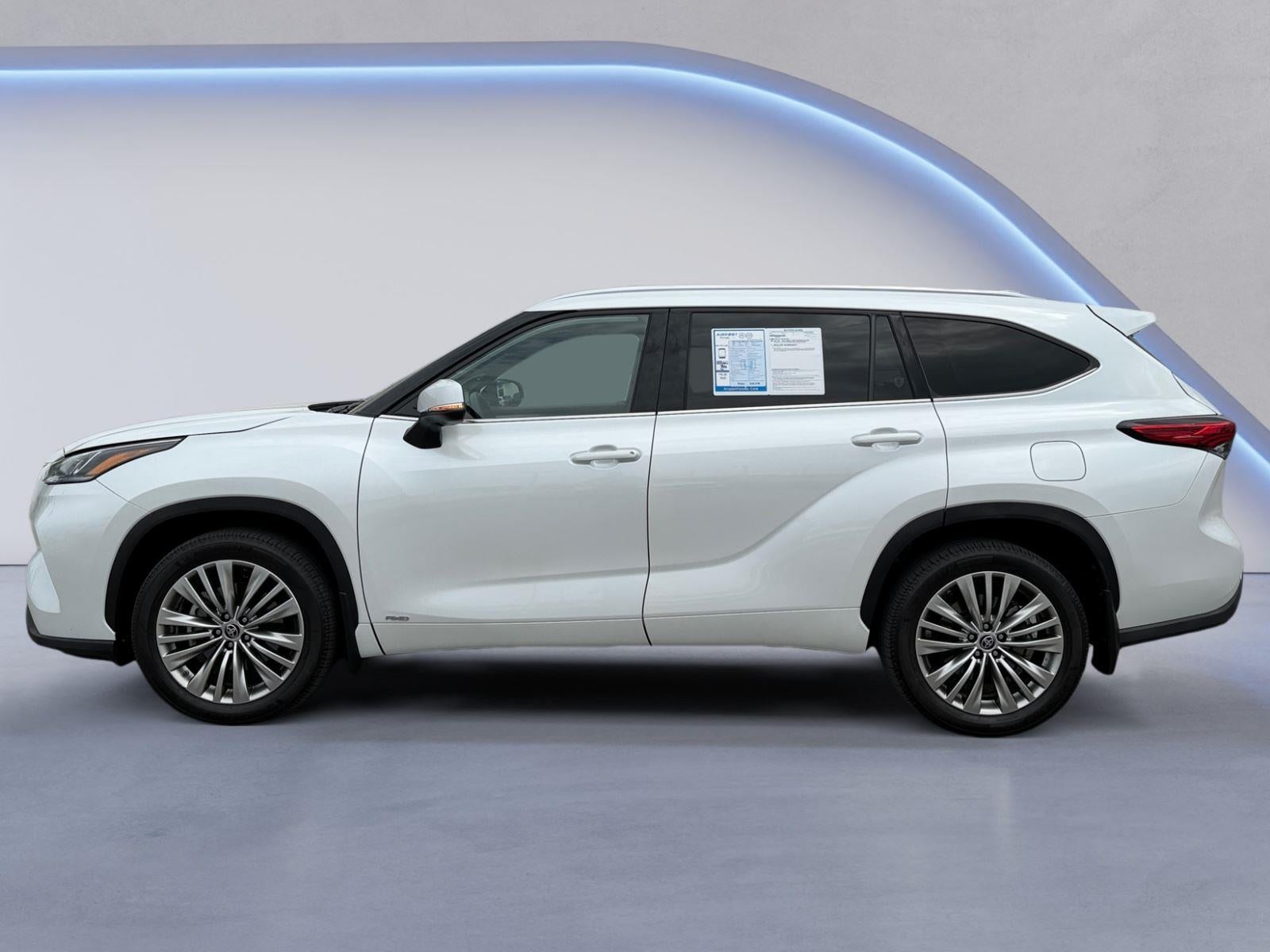 2022 Toyota Highlander Hybrid Platinum