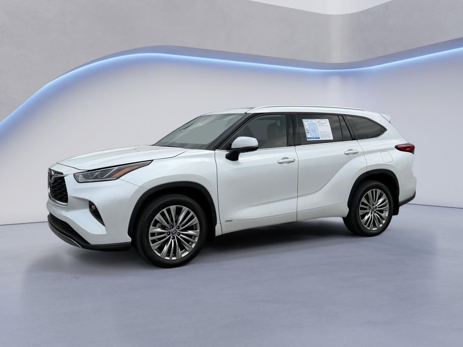 2022 Toyota Highlander Hybrid Platinum