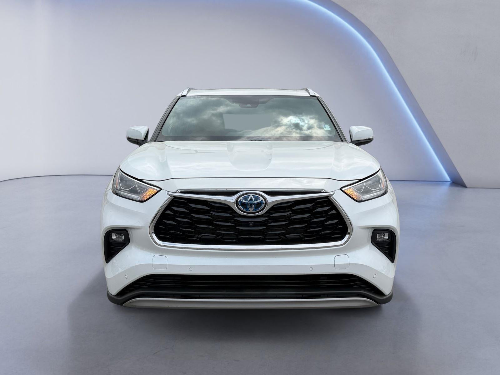 2022 Toyota Highlander Hybrid Platinum