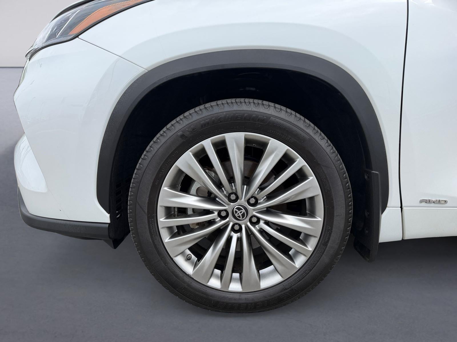 2022 Toyota Highlander Hybrid Platinum