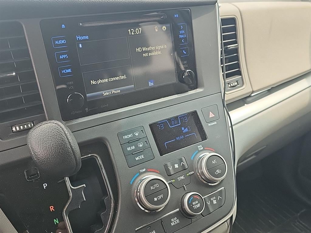 2017 Toyota Sienna LE 8-Passenger