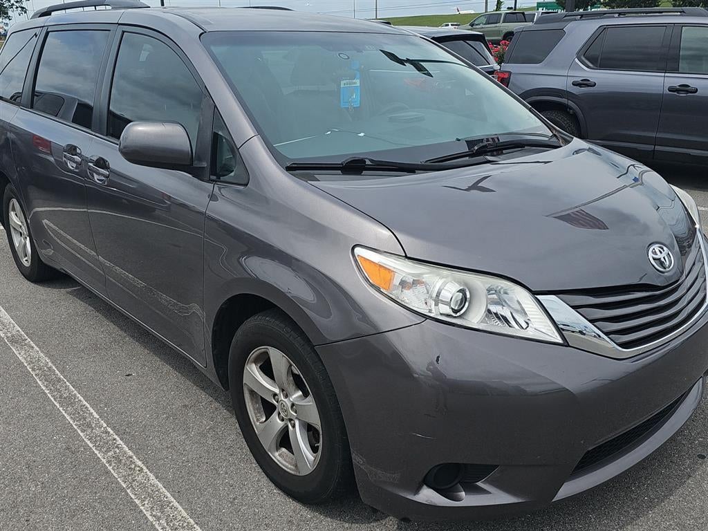 2017 Toyota Sienna LE 8-Passenger