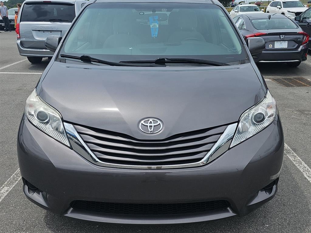 2017 Toyota Sienna LE 8-Passenger