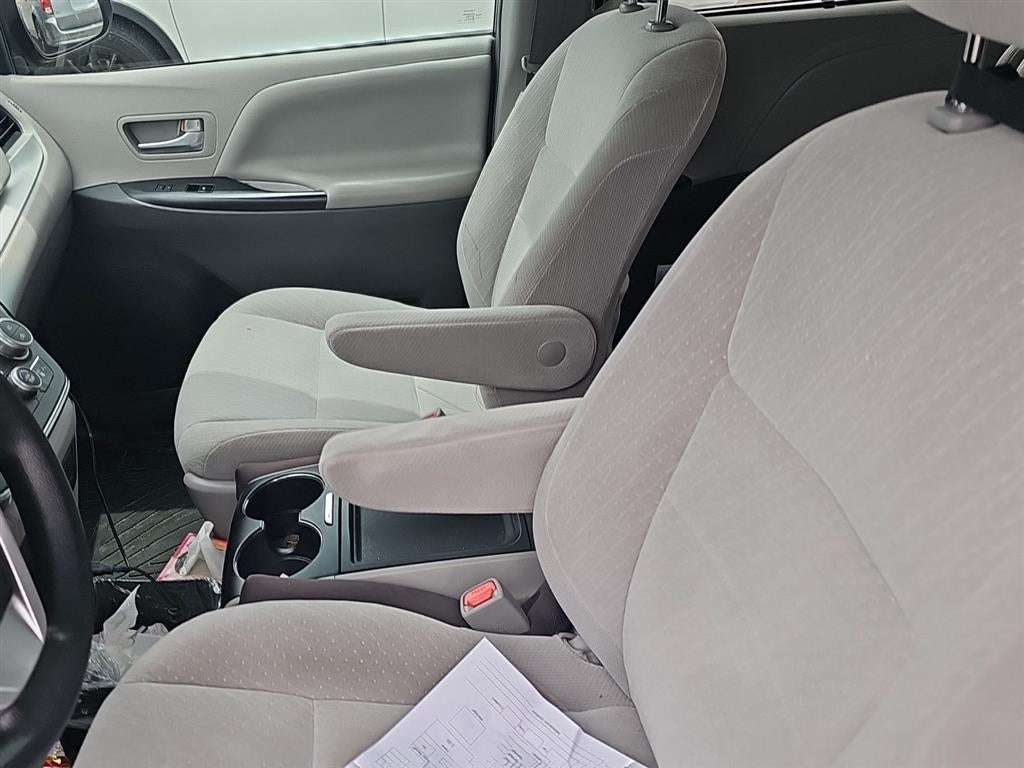 2017 Toyota Sienna LE 8-Passenger