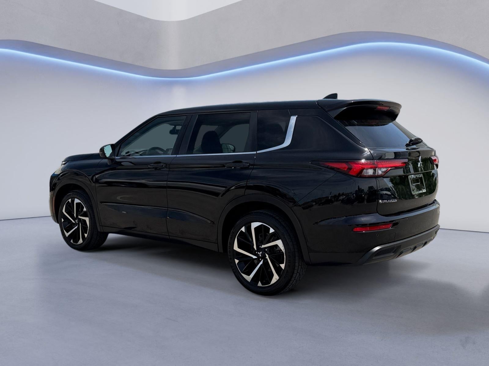 2022 Mitsubishi Outlander ES