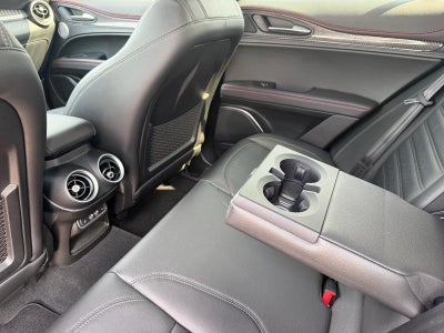 2023 Alfa Romeo Stelvi Base