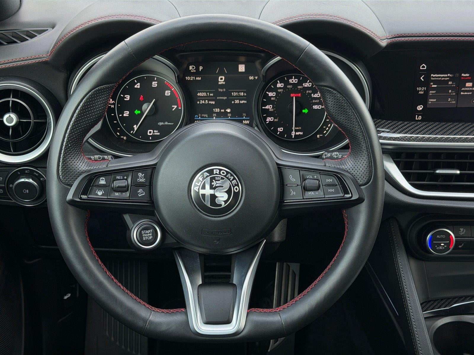 2023 Alfa Romeo Stelvi Base