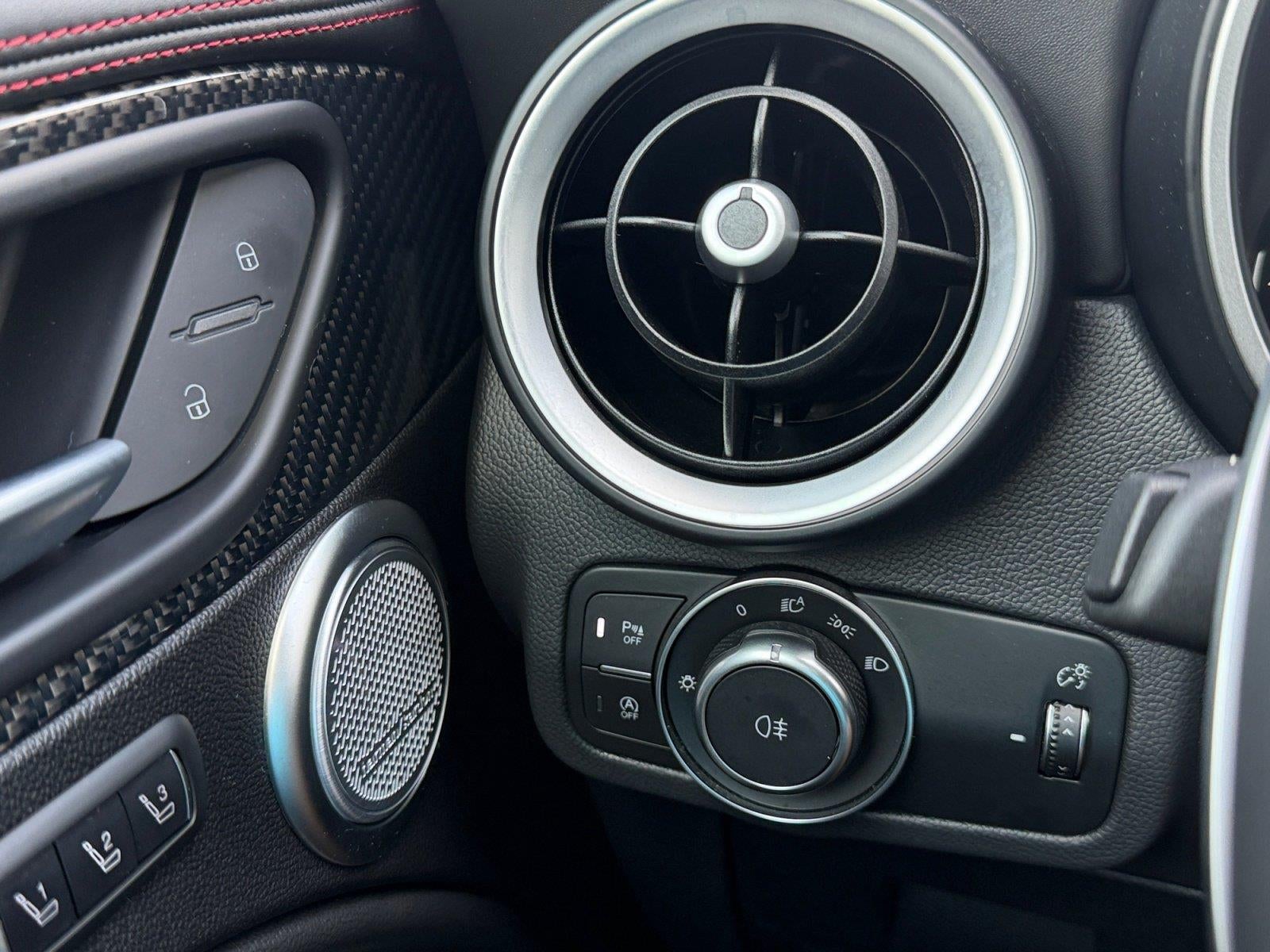2023 Alfa Romeo Stelvi Base