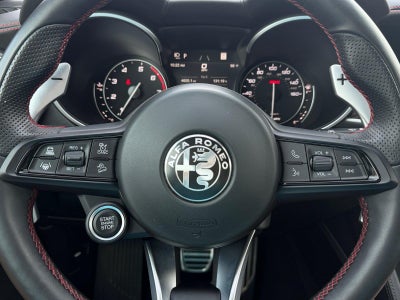 2023 Alfa Romeo Stelvi Base