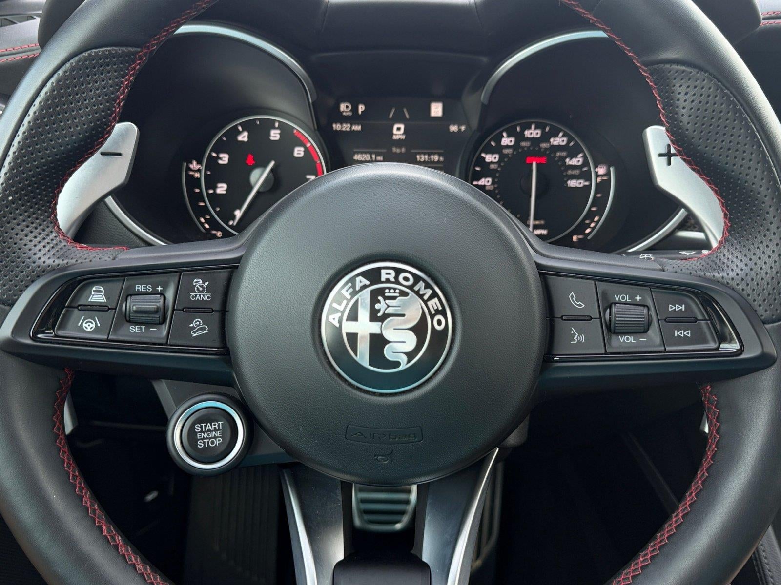 2023 Alfa Romeo Stelvi Base